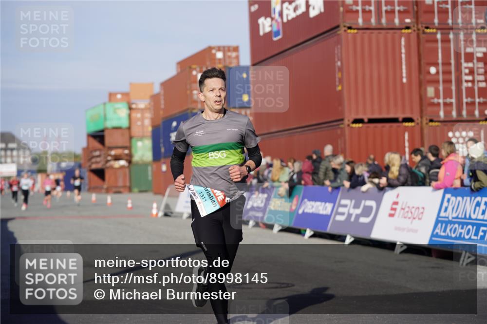 03.10.2025 - Köhlbrandbrückenlauf Michael Burmester http://msf.ph/oto/8998145 03.10.2025 10:02:34 Ziel 1130, 1311, 1878, 3331 meine-sportfotos.de