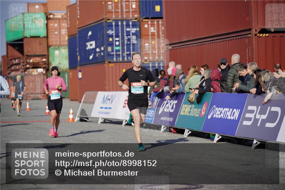 03.10.2025 - Köhlbrandbrückenlauf Michael Burmester http://msf.ph/oto/8998152 03.10.2025 10:02:42 Ziel 1045, 1123, 3227, 3630 meine-sportfotos.de