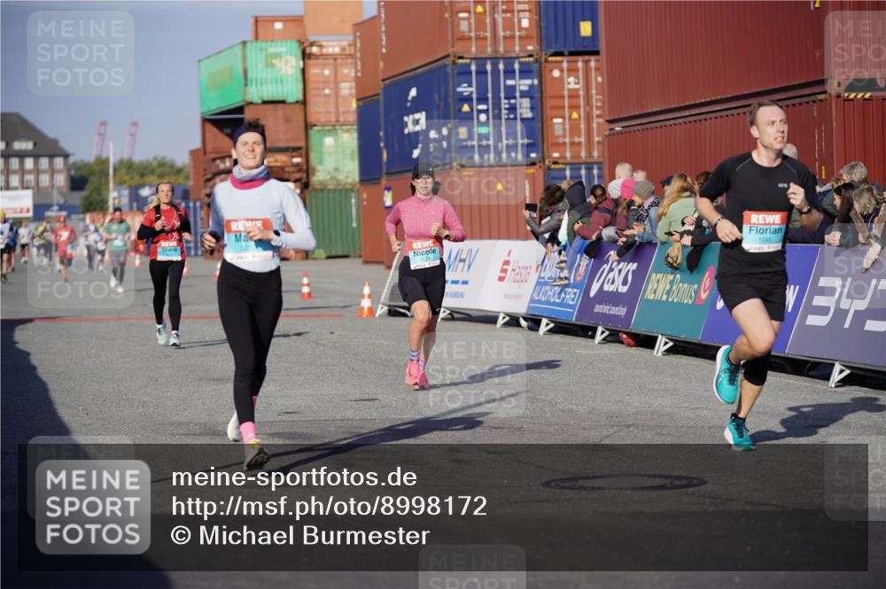 03.10.2025 - Köhlbrandbrückenlauf Michael Burmester http://msf.ph/oto/8998172 03.10.2025 10:02:43 Ziel 1045, 1123, 3227, 3630 meine-sportfotos.de