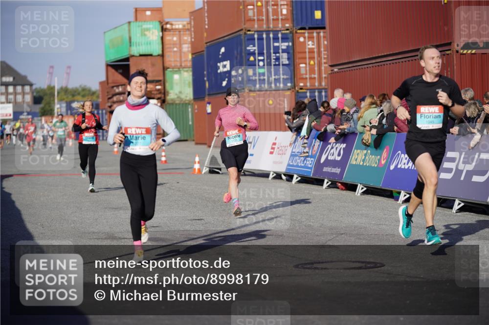 03.10.2025 - Köhlbrandbrückenlauf Michael Burmester http://msf.ph/oto/8998179 03.10.2025 10:02:43 Ziel 1045, 1123, 3227, 3630 meine-sportfotos.de
