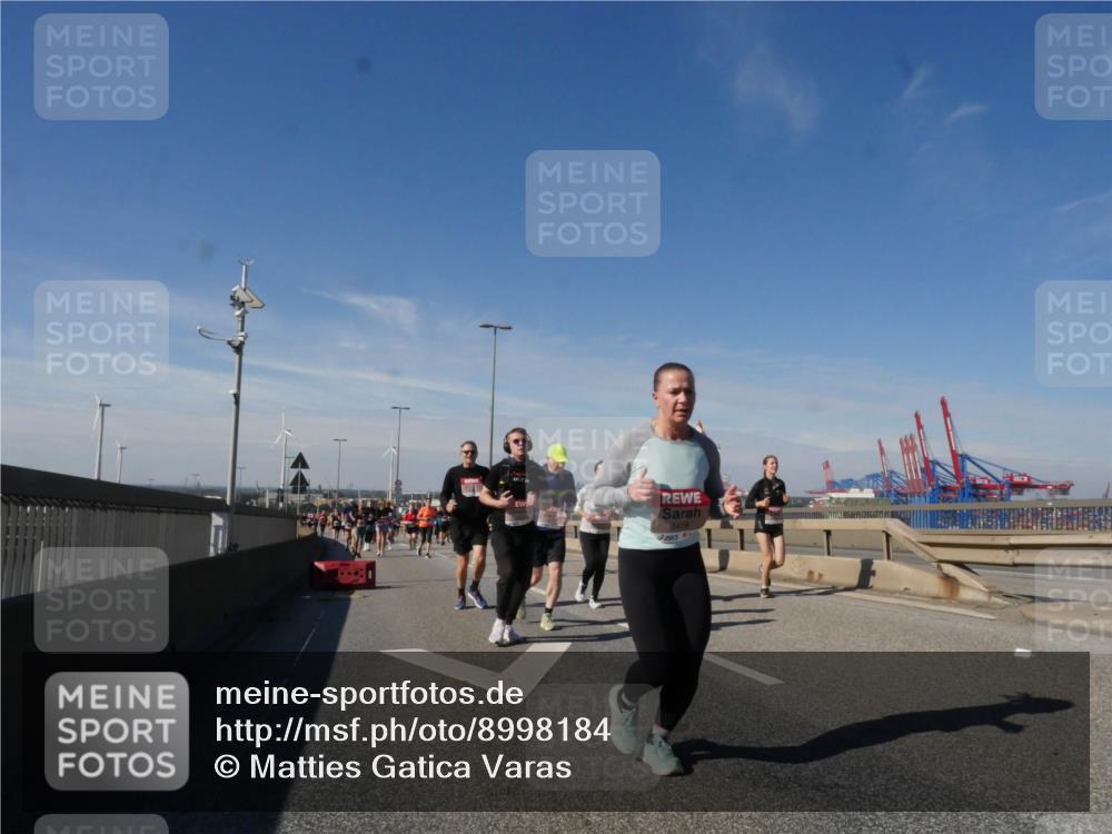 03.10.2025 - Köhlbrandbrückenlauf Matties Gatica Varas http://msf.ph/oto/8998184 03.10.2025 12:50:04 Position 2 5429 meine-sportfotos.de