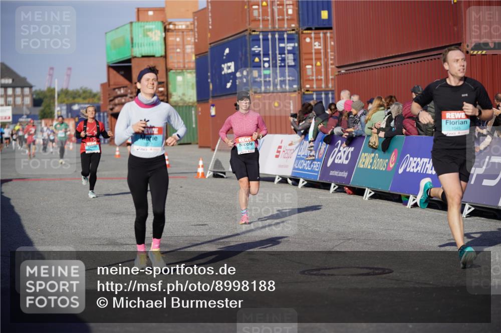 03.10.2025 - Köhlbrandbrückenlauf Michael Burmester http://msf.ph/oto/8998188 03.10.2025 10:02:43 Ziel 1045, 1123, 3227, 3630 meine-sportfotos.de