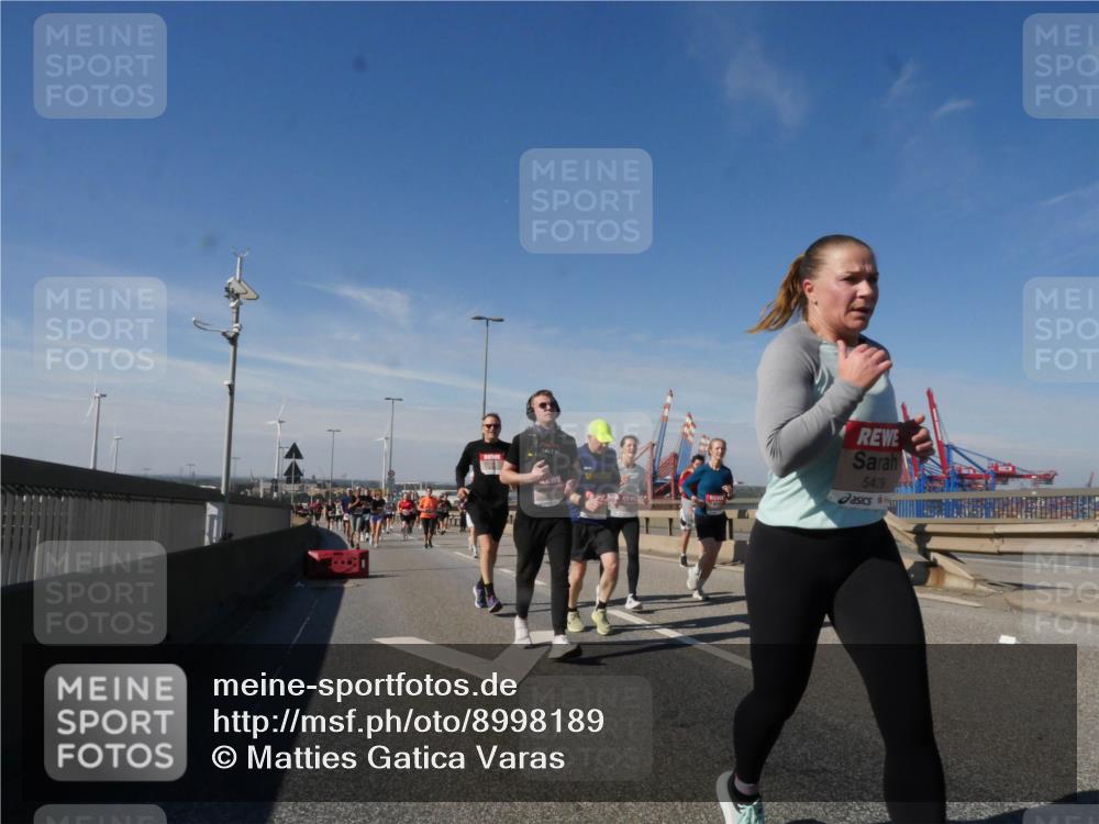 03.10.2025 - Köhlbrandbrückenlauf Matties Gatica Varas http://msf.ph/oto/8998189 03.10.2025 12:50:04 Position 2 5429 meine-sportfotos.de