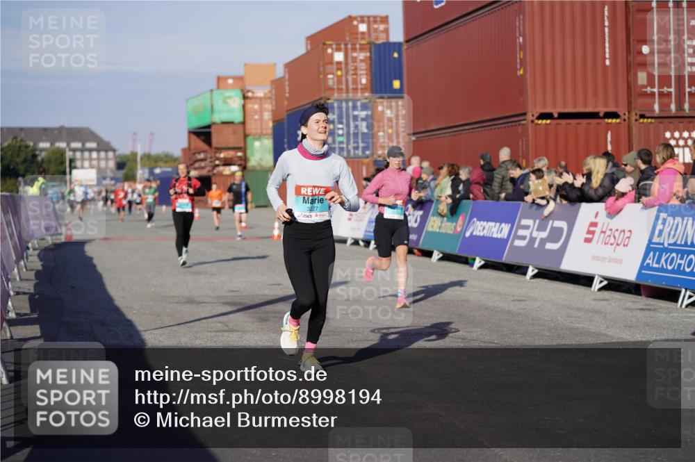 03.10.2025 - Köhlbrandbrückenlauf Michael Burmester http://msf.ph/oto/8998194 03.10.2025 10:02:44 Ziel 1045, 1123, 3227, 3630 meine-sportfotos.de