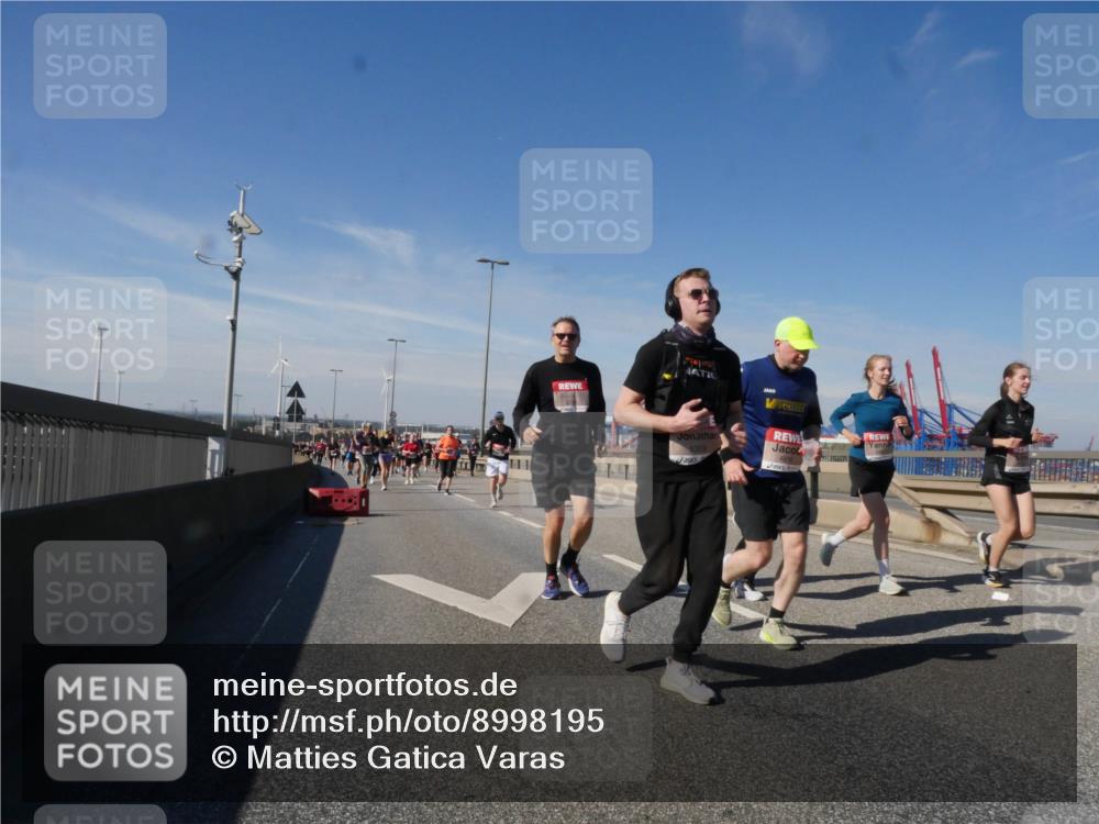 03.10.2025 - Köhlbrandbrückenlauf Matties Gatica Varas http://msf.ph/oto/8998195 03.10.2025 12:50:05 Position 2  meine-sportfotos.de