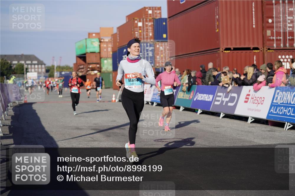 03.10.2025 - Köhlbrandbrückenlauf Michael Burmester http://msf.ph/oto/8998199 03.10.2025 10:02:44 Ziel 1045, 1123, 3227, 3630 meine-sportfotos.de