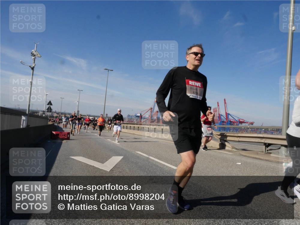 03.10.2025 - Köhlbrandbrückenlauf Matties Gatica Varas http://msf.ph/oto/8998204 03.10.2025 12:50:06 Position 2 676, 56 meine-sportfotos.de