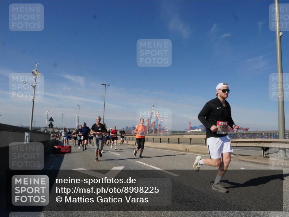 03.10.2025 - Köhlbrandbrückenlauf Matties Gatica Varas http://msf.ph/oto/8998225 03.10.2025 12:50:10 Position 2 4581 meine-sportfotos.de