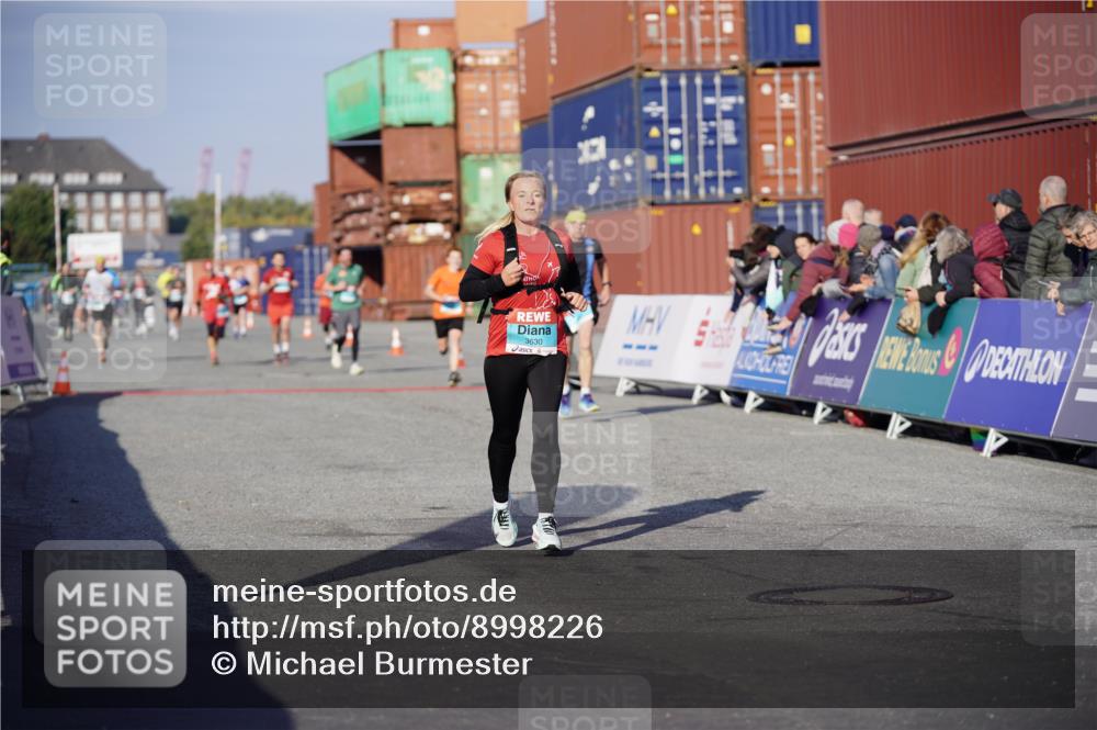 03.10.2025 - Köhlbrandbrückenlauf Michael Burmester http://msf.ph/oto/8998226 03.10.2025 10:02:47 Ziel 1045, 1123, 3227, 3630, 3832 meine-sportfotos.de