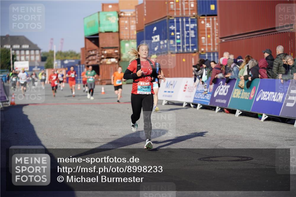 03.10.2025 - Köhlbrandbrückenlauf Michael Burmester http://msf.ph/oto/8998233 03.10.2025 10:02:47 Ziel 1045, 1123, 3227, 3630, 3832 meine-sportfotos.de
