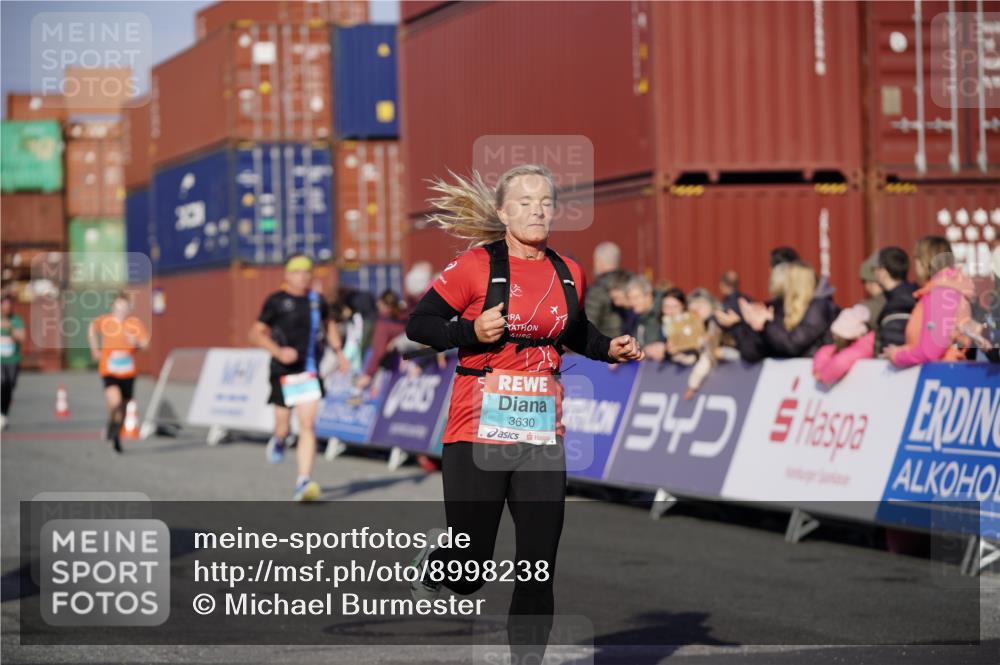 03.10.2025 - Köhlbrandbrückenlauf Michael Burmester http://msf.ph/oto/8998238 03.10.2025 10:02:48 Ziel 1045, 1123, 3227, 3496, 3630, 3832 meine-sportfotos.de
