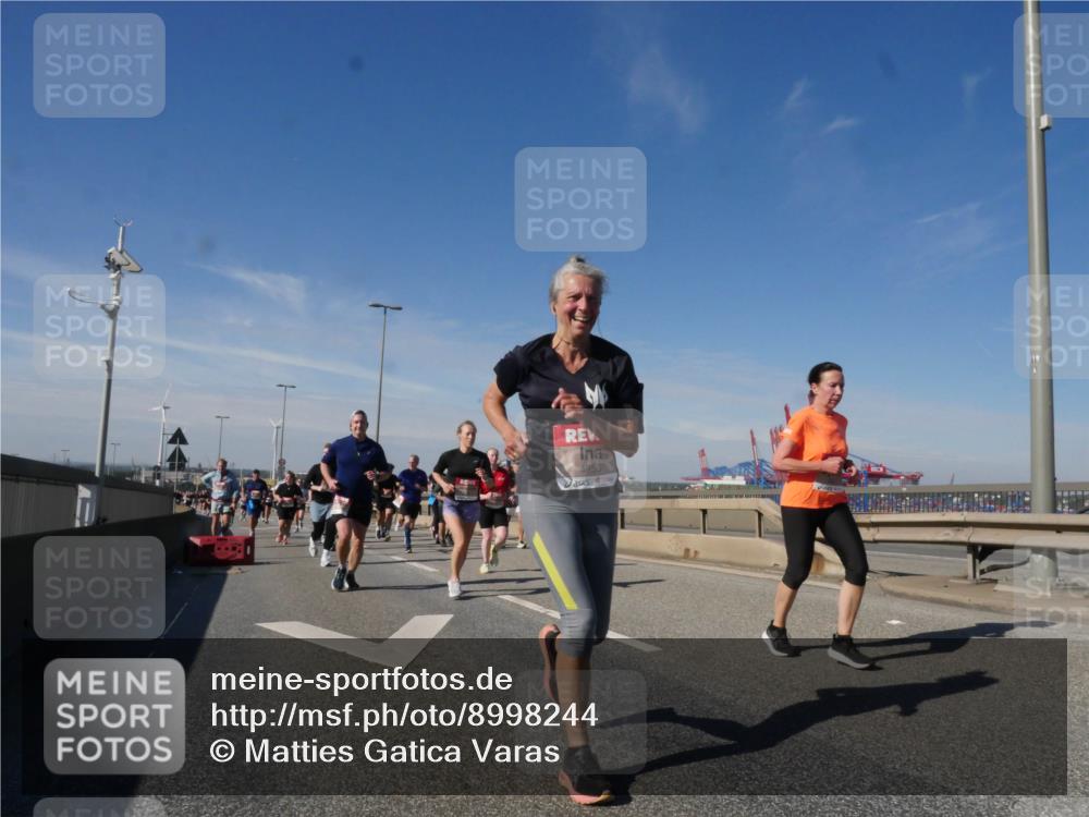 03.10.2025 - Köhlbrandbrückenlauf Matties Gatica Varas http://msf.ph/oto/8998244 03.10.2025 12:50:11 Position 2 4950 meine-sportfotos.de
