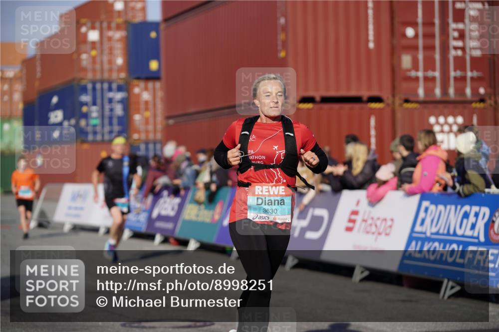 03.10.2025 - Köhlbrandbrückenlauf Michael Burmester http://msf.ph/oto/8998251 03.10.2025 10:02:48 Ziel 1045, 1123, 3227, 3496, 3630, 3832 meine-sportfotos.de