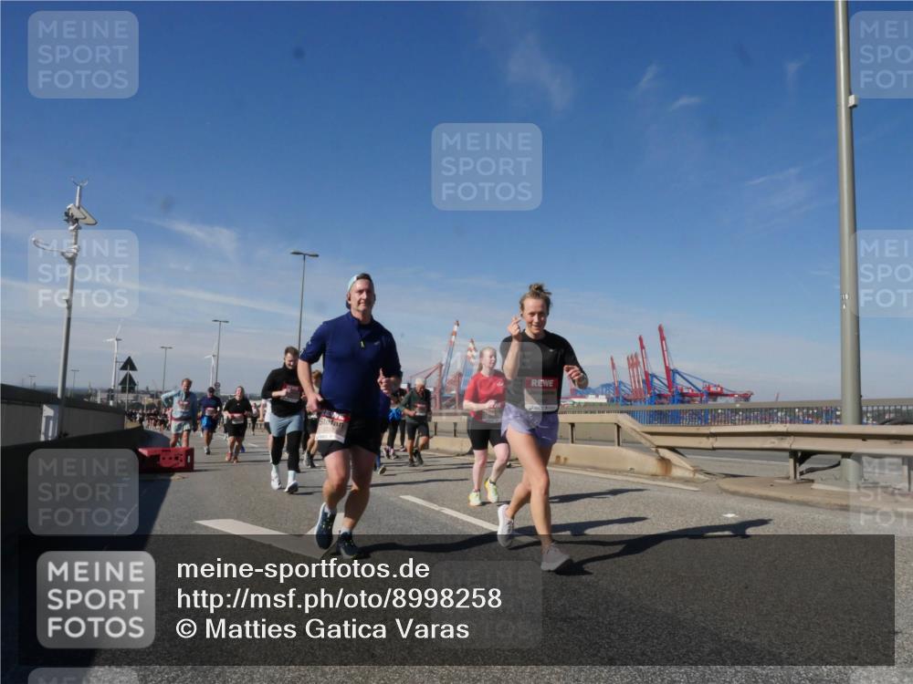 03.10.2025 - Köhlbrandbrückenlauf Matties Gatica Varas http://msf.ph/oto/8998258 03.10.2025 12:50:13 Position 2  meine-sportfotos.de