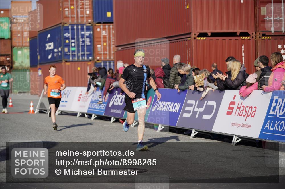 03.10.2025 - Köhlbrandbrückenlauf Michael Burmester http://msf.ph/oto/8998265 03.10.2025 10:02:50 Ziel 1045, 1123, 3227, 3496, 3630, 3832 meine-sportfotos.de