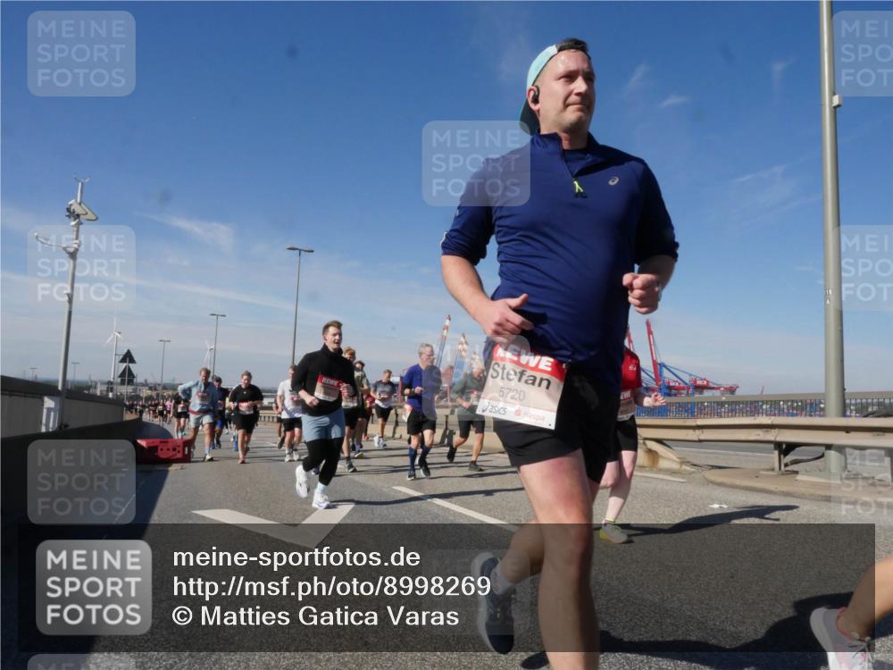 03.10.2025 - Köhlbrandbrückenlauf Matties Gatica Varas http://msf.ph/oto/8998269 03.10.2025 12:50:14 Position 2 1111, 5720 meine-sportfotos.de