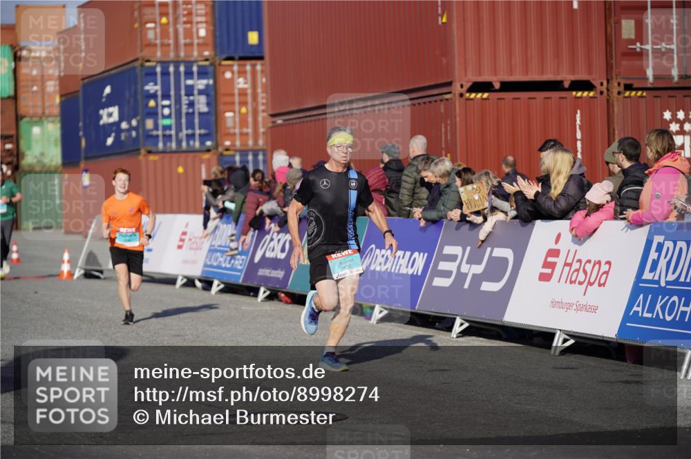 03.10.2025 - Köhlbrandbrückenlauf Michael Burmester http://msf.ph/oto/8998274 03.10.2025 10:02:50 Ziel 1045, 1123, 3227, 3496, 3630, 3832 meine-sportfotos.de