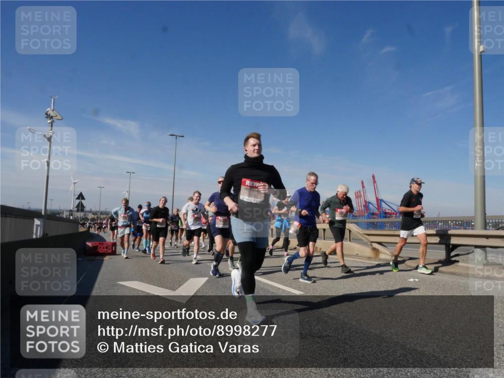 03.10.2025 - Köhlbrandbrückenlauf Matties Gatica Varas http://msf.ph/oto/8998277 03.10.2025 12:50:15 Position 2 4143 meine-sportfotos.de