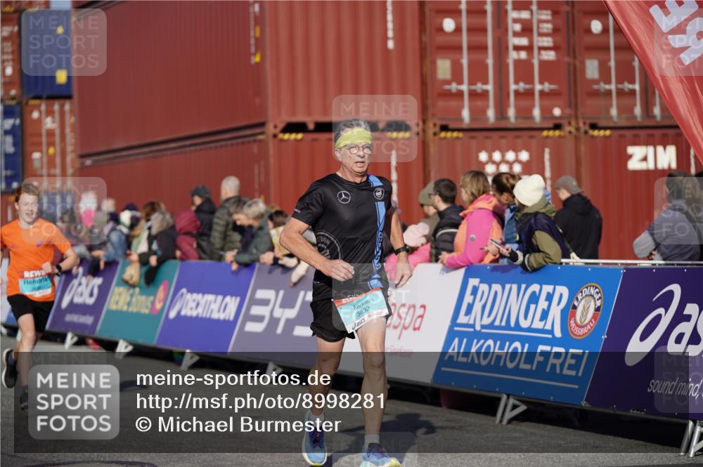 03.10.2025 - Köhlbrandbrückenlauf Michael Burmester http://msf.ph/oto/8998281 03.10.2025 10:02:51 Ziel 1045, 1105, 1123, 3227, 3496, 3630, 3832 meine-sportfotos.de