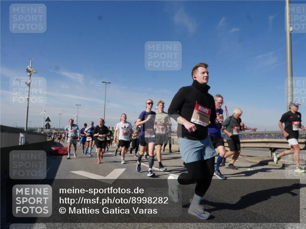 03.10.2025 - Köhlbrandbrückenlauf Matties Gatica Varas http://msf.ph/oto/8998282 03.10.2025 12:50:15 Position 2 4143 meine-sportfotos.de