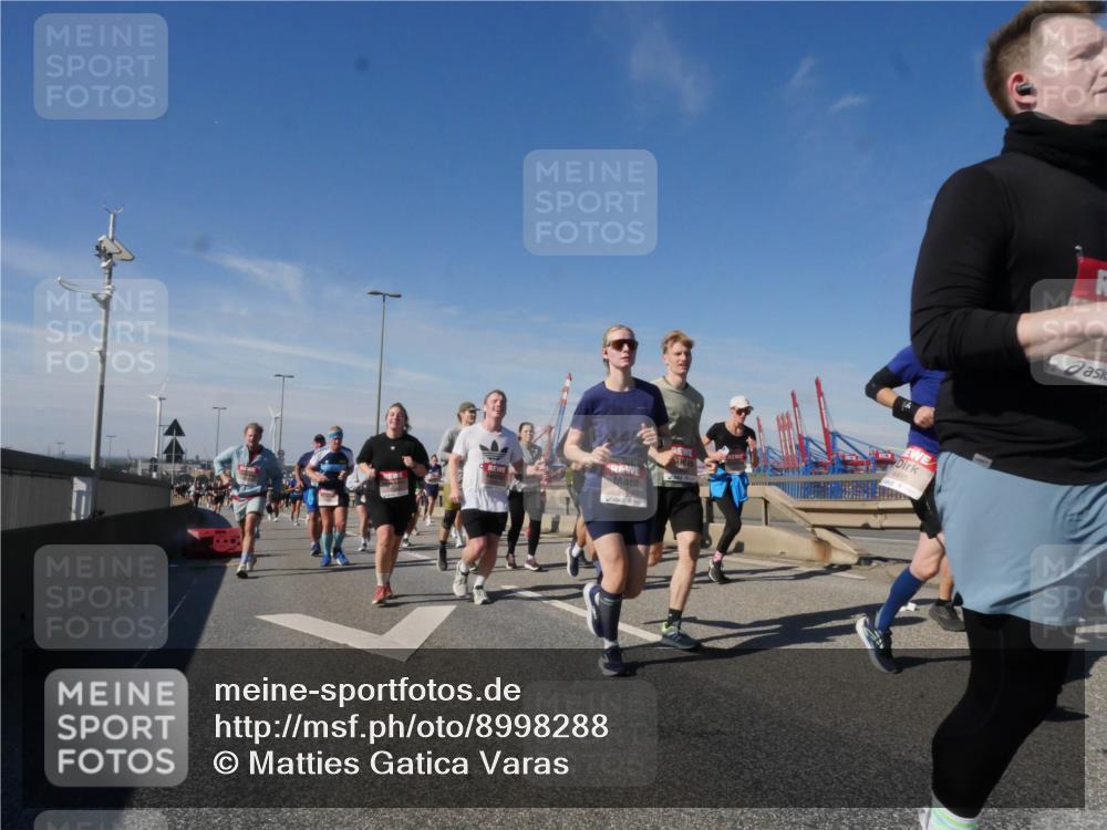 03.10.2025 - Köhlbrandbrückenlauf Matties Gatica Varas http://msf.ph/oto/8998288 03.10.2025 12:50:16 Position 2  meine-sportfotos.de