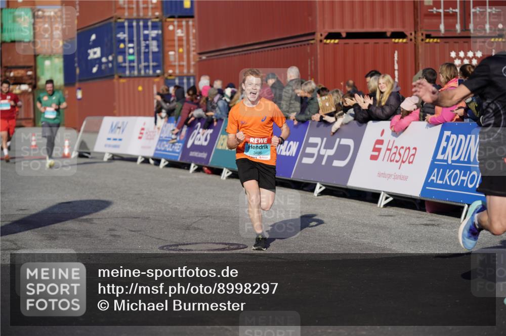 03.10.2025 - Köhlbrandbrückenlauf Michael Burmester http://msf.ph/oto/8998297 03.10.2025 10:02:52 Ziel 1045, 1105, 1123, 3496, 3521, 3630, 3832 meine-sportfotos.de