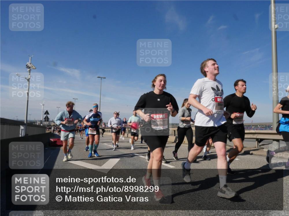 03.10.2025 - Köhlbrandbrückenlauf Matties Gatica Varas http://msf.ph/oto/8998299 03.10.2025 12:50:17 Position 2 6596 meine-sportfotos.de