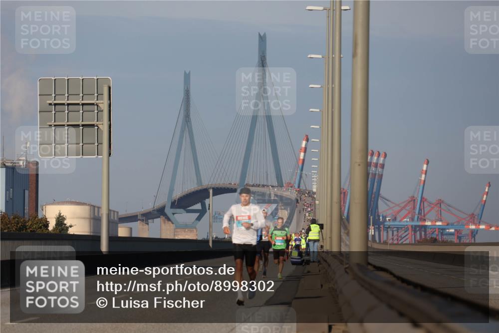 03.10.2025 - Köhlbrandbrückenlauf Luisa Fischer http://msf.ph/oto/8998302 03.10.2025 10:38:59 Position 3  meine-sportfotos.de