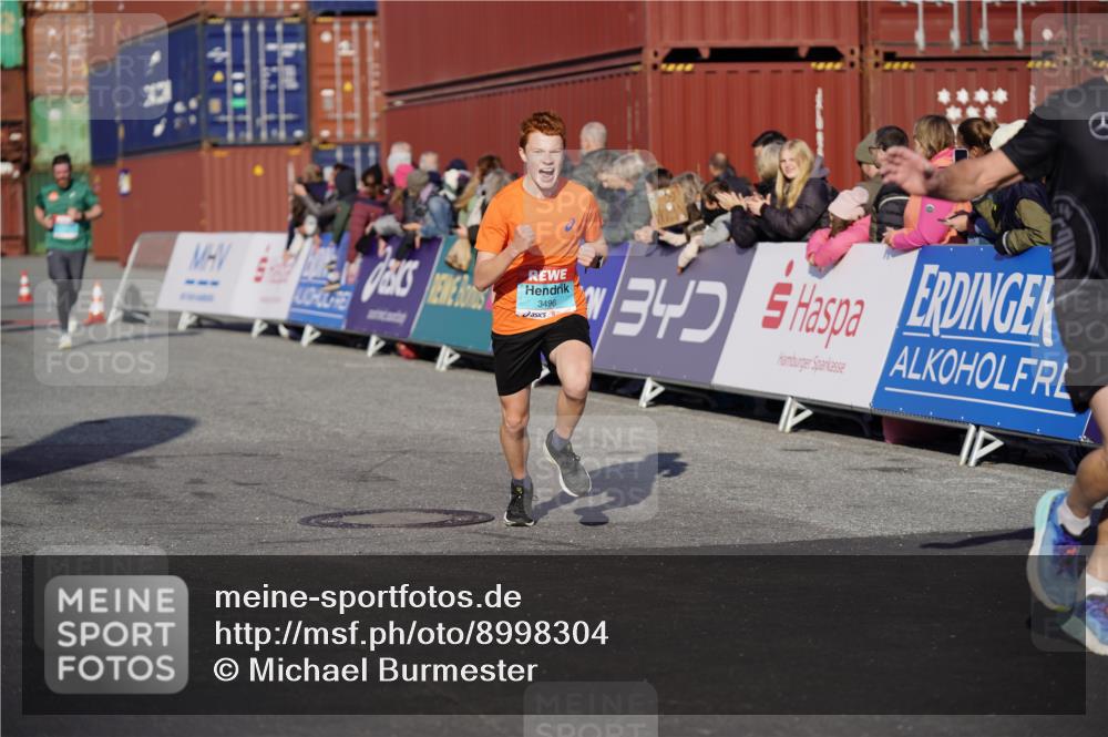 03.10.2025 - Köhlbrandbrückenlauf Michael Burmester http://msf.ph/oto/8998304 03.10.2025 10:02:52 Ziel 1045, 1105, 1123, 3496, 3521, 3630, 3832 meine-sportfotos.de