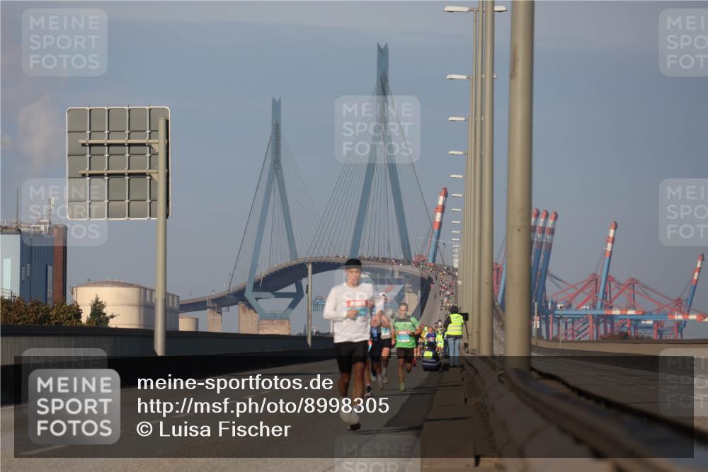 03.10.2025 - Köhlbrandbrückenlauf Luisa Fischer http://msf.ph/oto/8998305 03.10.2025 10:39:00 Position 3 111 meine-sportfotos.de