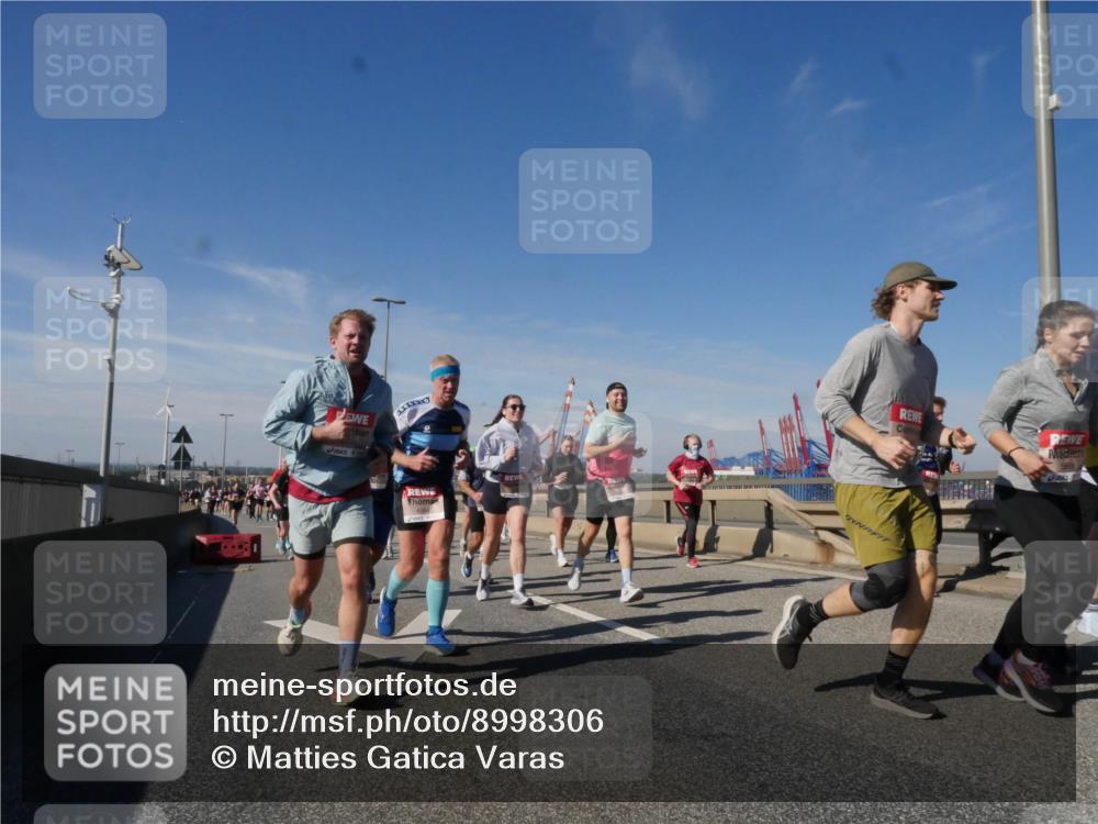 03.10.2025 - Köhlbrandbrückenlauf Matties Gatica Varas http://msf.ph/oto/8998306 03.10.2025 12:50:18 Position 2  meine-sportfotos.de