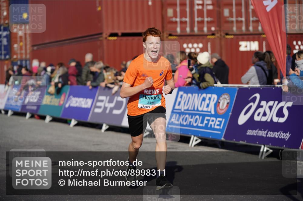 03.10.2025 - Köhlbrandbrückenlauf Michael Burmester http://msf.ph/oto/8998311 03.10.2025 10:02:53 Ziel 1105, 1116, 3353, 3496, 3521, 3630, 3832 meine-sportfotos.de