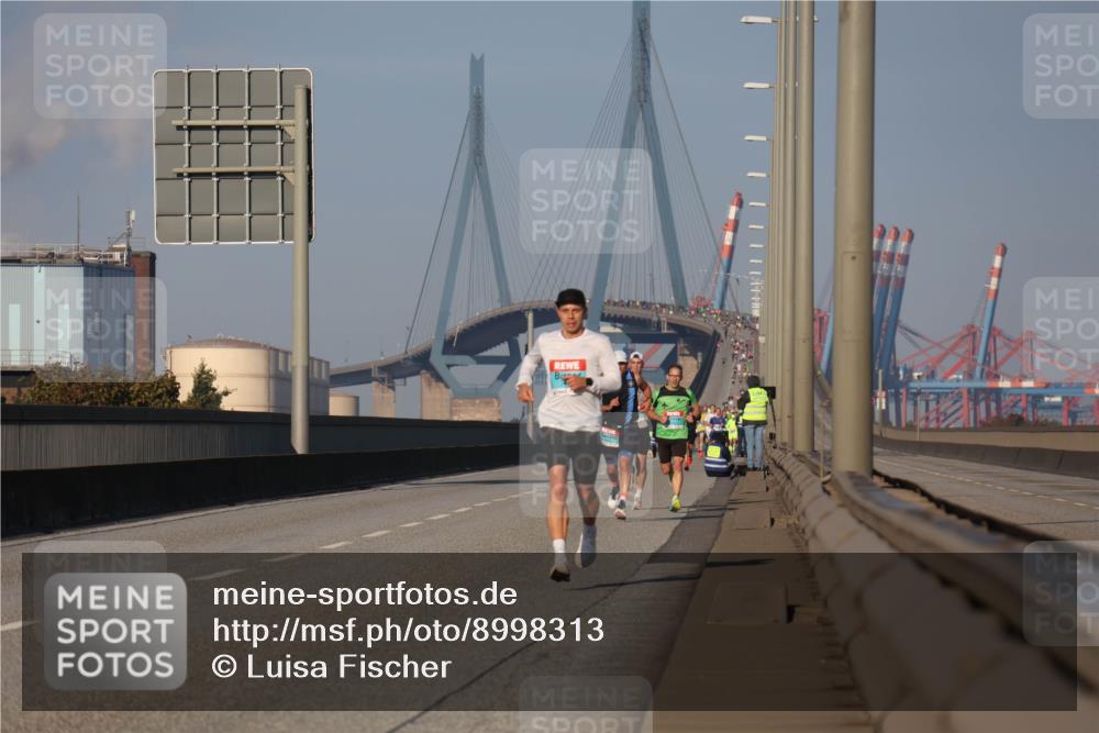 03.10.2025 - Köhlbrandbrückenlauf Luisa Fischer http://msf.ph/oto/8998313 03.10.2025 10:39:01 Position 3 7777 meine-sportfotos.de