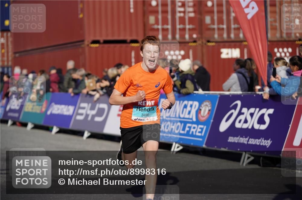 03.10.2025 - Köhlbrandbrückenlauf Michael Burmester http://msf.ph/oto/8998316 03.10.2025 10:02:53 Ziel 1105, 1116, 3353, 3496, 3521, 3630, 3832 meine-sportfotos.de