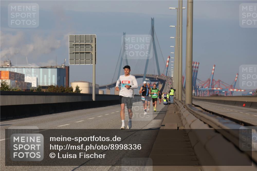 03.10.2025 - Köhlbrandbrückenlauf Luisa Fischer http://msf.ph/oto/8998336 03.10.2025 10:39:03 Position 3  meine-sportfotos.de