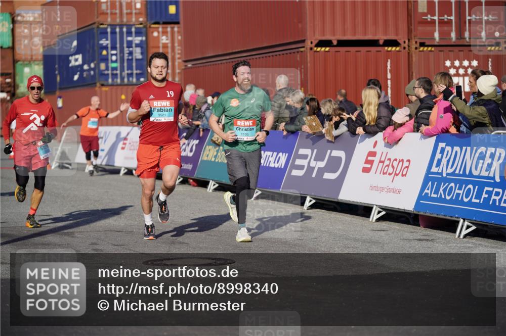 03.10.2025 - Köhlbrandbrückenlauf Michael Burmester http://msf.ph/oto/8998340 03.10.2025 10:02:56 Ziel 1105, 1116, 3305, 3353, 3496, 3521, 3832 meine-sportfotos.de