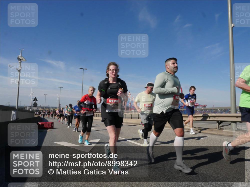 03.10.2025 - Köhlbrandbrückenlauf Matties Gatica Varas http://msf.ph/oto/8998342 03.10.2025 12:50:22 Position 2 5144 meine-sportfotos.de