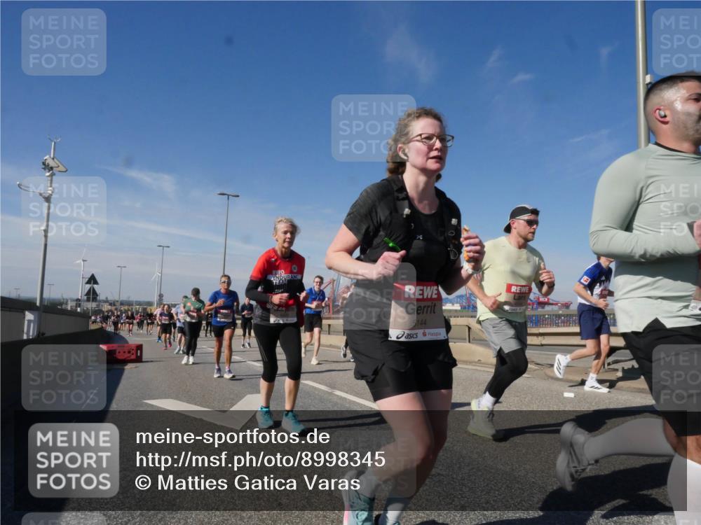 03.10.2025 - Köhlbrandbrückenlauf Matties Gatica Varas http://msf.ph/oto/8998345 03.10.2025 12:50:23 Position 2 0, 5144 meine-sportfotos.de