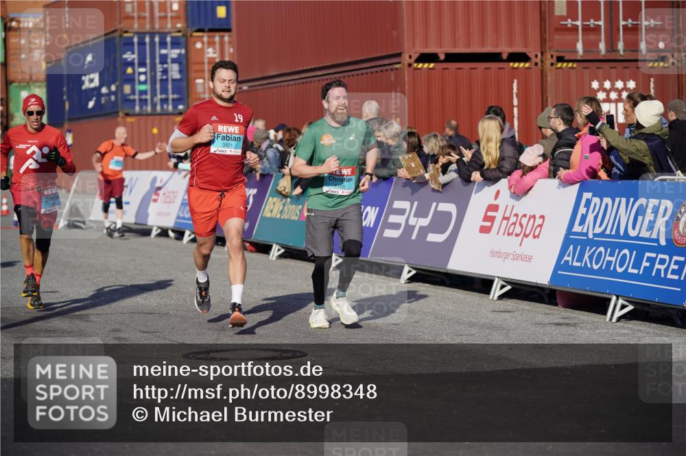 03.10.2025 - Köhlbrandbrückenlauf Michael Burmester http://msf.ph/oto/8998348 03.10.2025 10:02:56 Ziel 1105, 1116, 3305, 3353, 3496, 3521, 3832 meine-sportfotos.de