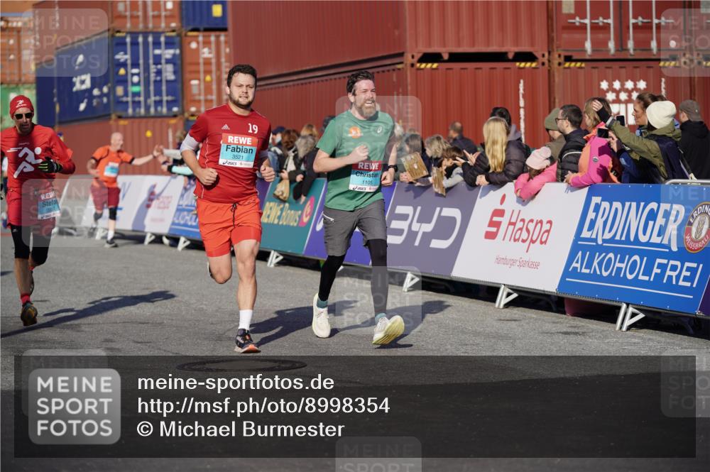 03.10.2025 - Köhlbrandbrückenlauf Michael Burmester http://msf.ph/oto/8998354 03.10.2025 10:02:56 Ziel 1105, 1116, 3305, 3353, 3496, 3521, 3832 meine-sportfotos.de