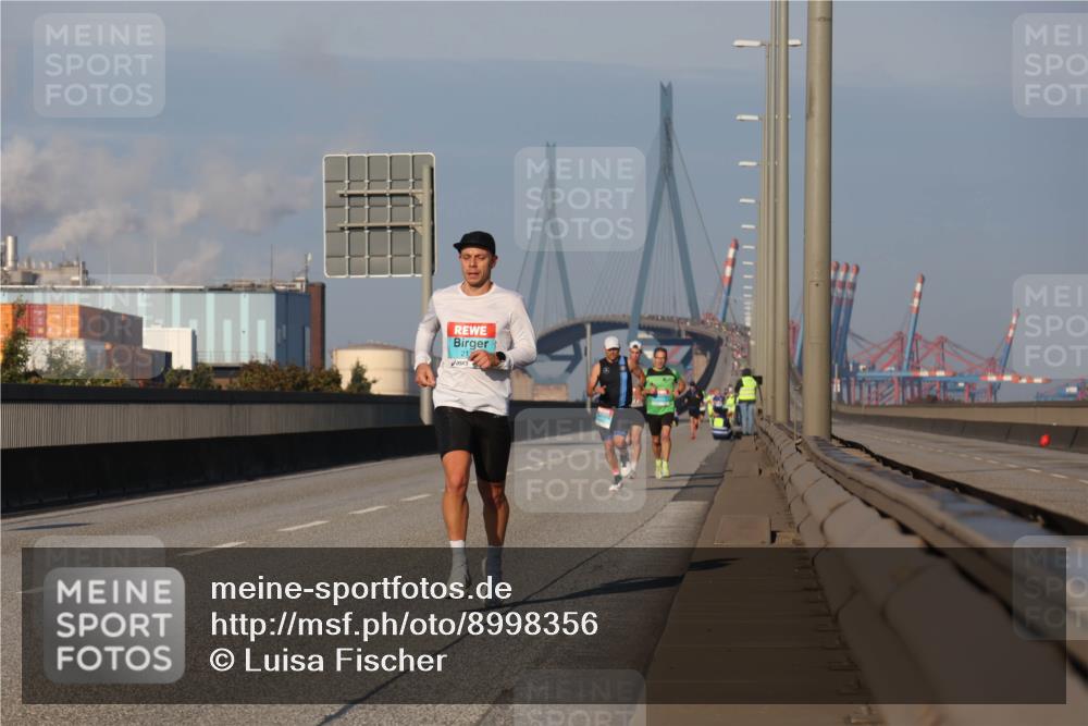 03.10.2025 - Köhlbrandbrückenlauf Luisa Fischer http://msf.ph/oto/8998356 03.10.2025 10:39:05 Position 3  meine-sportfotos.de