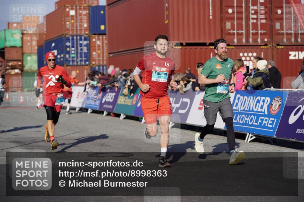 03.10.2025 - Köhlbrandbrückenlauf Michael Burmester http://msf.ph/oto/8998363 03.10.2025 10:02:57 Ziel 1105, 1116, 3305, 3353, 3496, 3521, 3832 meine-sportfotos.de