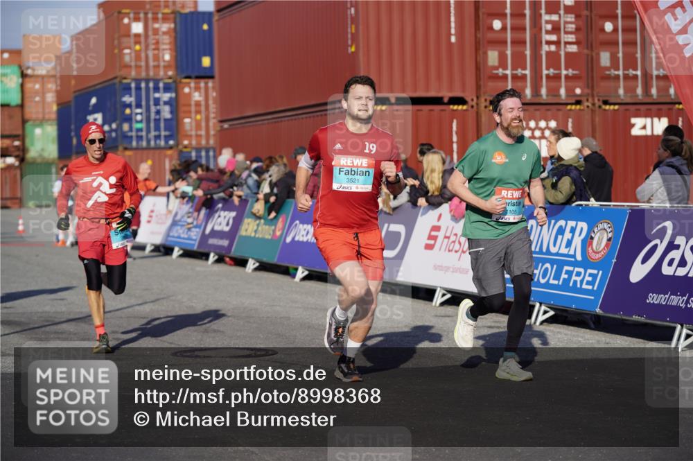 03.10.2025 - Köhlbrandbrückenlauf Michael Burmester http://msf.ph/oto/8998368 03.10.2025 10:02:57 Ziel 1105, 1116, 3305, 3353, 3496, 3521, 3832 meine-sportfotos.de