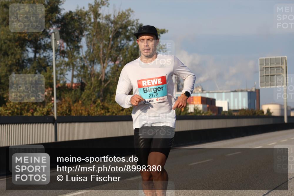 03.10.2025 - Köhlbrandbrückenlauf Luisa Fischer http://msf.ph/oto/8998380 03.10.2025 10:39:08 Position 3 2176 meine-sportfotos.de