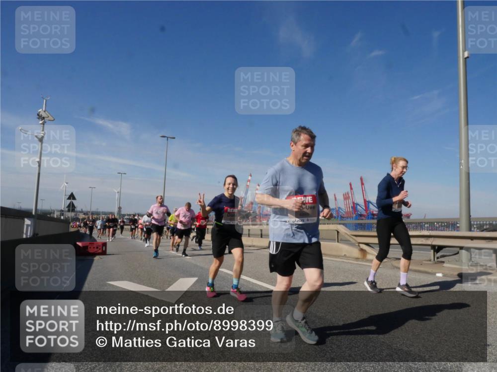 03.10.2025 - Köhlbrandbrückenlauf Matties Gatica Varas http://msf.ph/oto/8998399 03.10.2025 12:50:28 Position 2 4889 meine-sportfotos.de