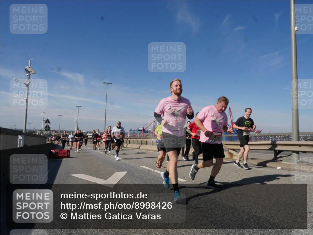 03.10.2025 - Köhlbrandbrückenlauf Matties Gatica Varas http://msf.ph/oto/8998426 03.10.2025 12:50:31 Position 2  meine-sportfotos.de