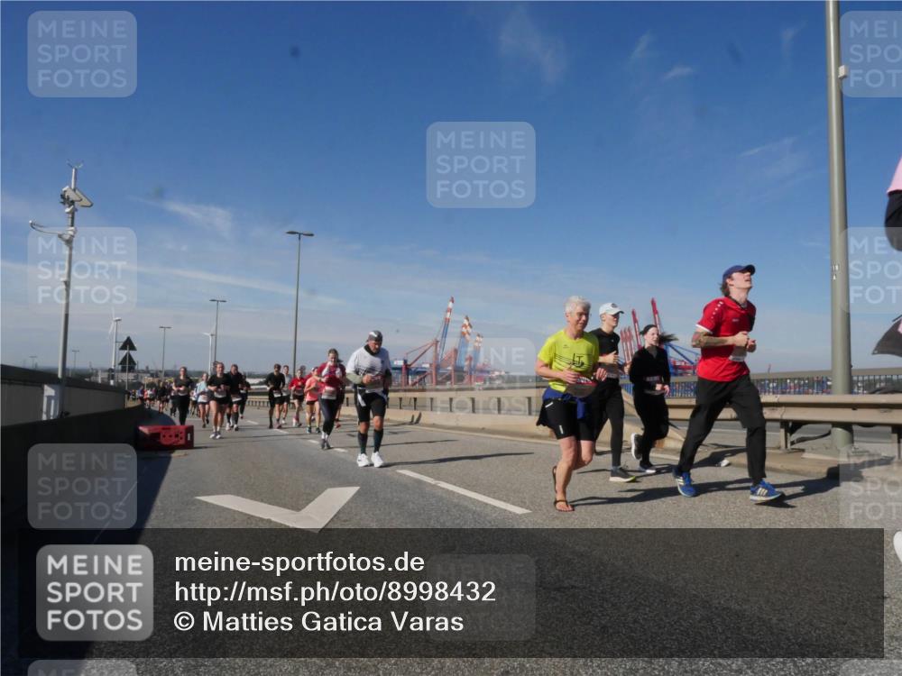 03.10.2025 - Köhlbrandbrückenlauf Matties Gatica Varas http://msf.ph/oto/8998432 03.10.2025 12:50:32 Position 2  meine-sportfotos.de
