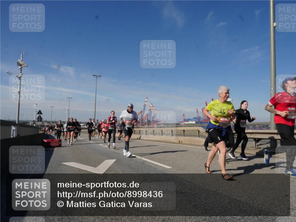 03.10.2025 - Köhlbrandbrückenlauf Matties Gatica Varas http://msf.ph/oto/8998436 03.10.2025 12:50:32 Position 2 111111 meine-sportfotos.de