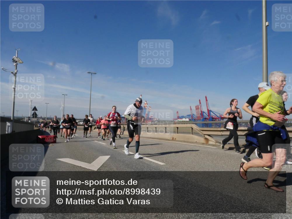 03.10.2025 - Köhlbrandbrückenlauf Matties Gatica Varas http://msf.ph/oto/8998439 03.10.2025 12:50:33 Position 2  meine-sportfotos.de