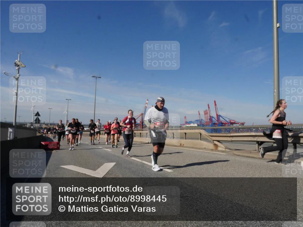 03.10.2025 - Köhlbrandbrückenlauf Matties Gatica Varas http://msf.ph/oto/8998445 03.10.2025 12:50:33 Position 2 1111 meine-sportfotos.de
